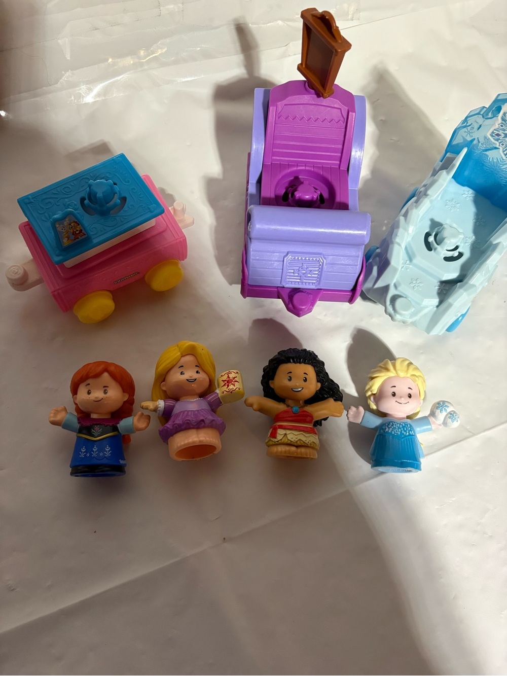 Elsa and friends with train Playset with Four Character Figures